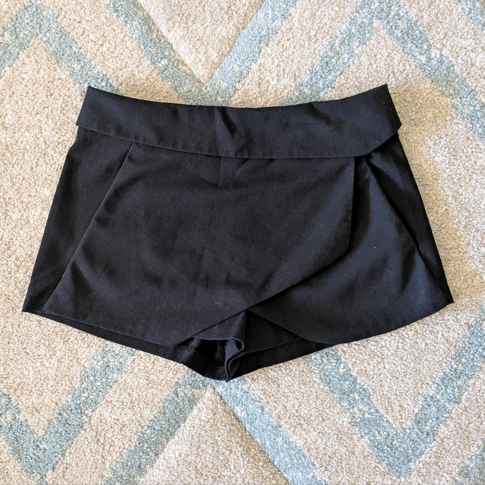 Forever 21 Women's Black Skort Shorts, Size XS